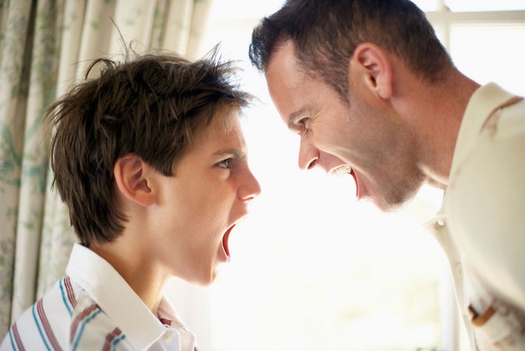 Конфликт в семье между родителями и детьми: обзор причин